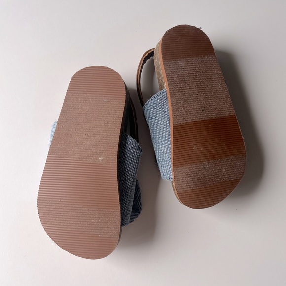 Baby Gap Girls Sandals Size 7-8 EUC - Picture 3 of 4